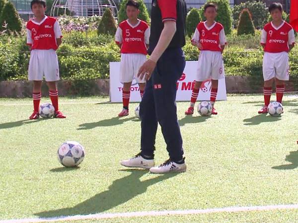 Cách tạo khoảng trống trong bóng đá và mục đích để làm gì?