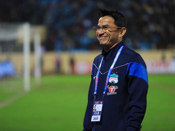 Bóng đá Việt Nam sáng 20/2: Kiatisak tiến cử tài năng trẻ HAGL cho HLV Troussier