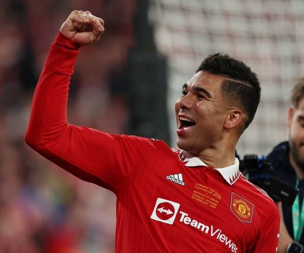 Tiền vệ trụ xuất sắc nhất