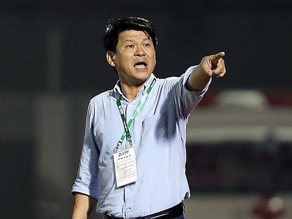 Bóng đá VN 14/5: Bầu Đức khó xử vì HLV Vũ Tiến Thành