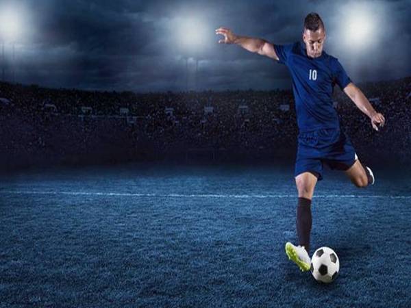 Cách sút bóng mạnh và chính xác từ cơ bản đến nâng cao