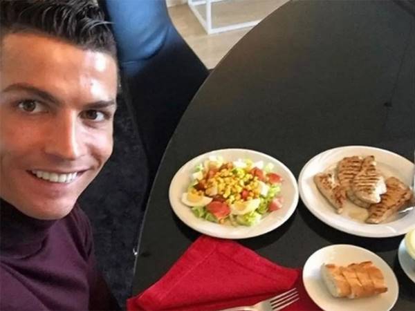 Lịch trình 1 ngày của Ronaldo có những hoạt động nào?
