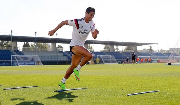 Ronaldo tập luyện